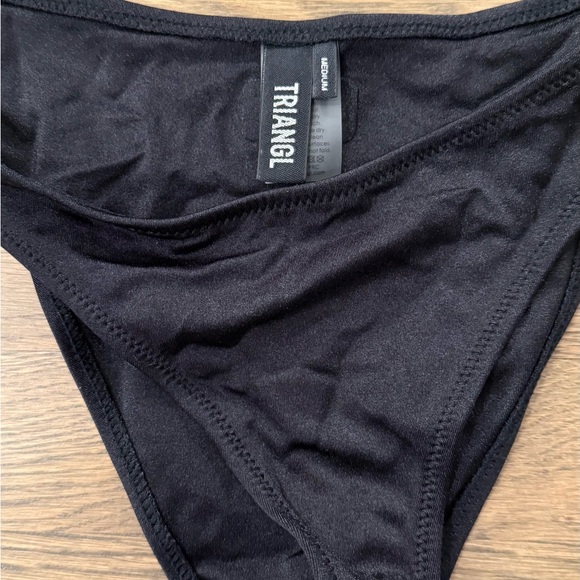 Black Triangle Bikini Set String size XS top Medium bottoms with bag LIKE NEW - Picture 3 of 7